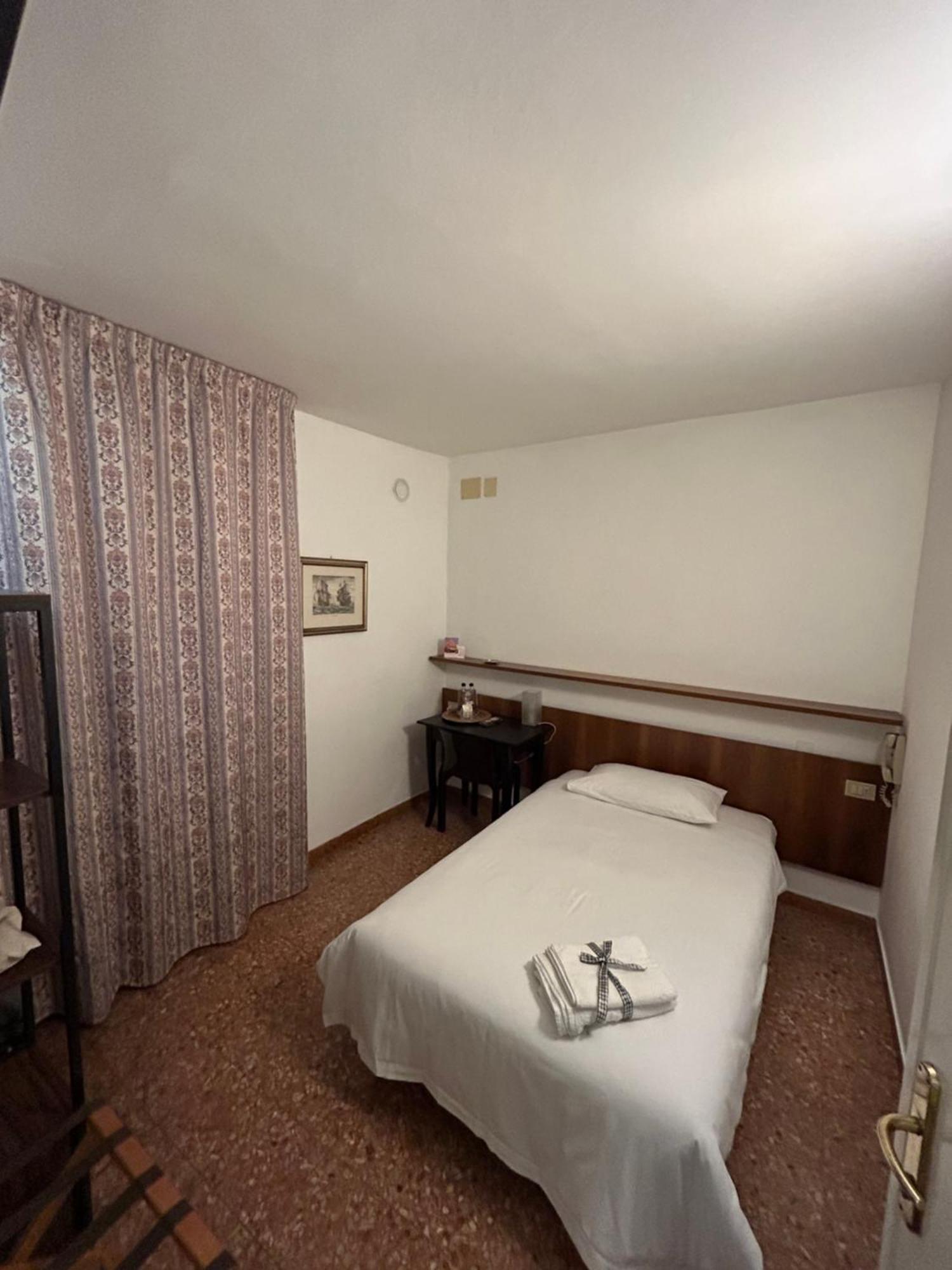 Albergo Da Pina Lazise Exterior foto